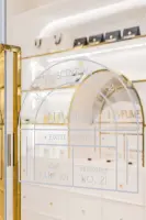 감성 레터링이 돋보이는 LUVFUME 향수 부티크 입구